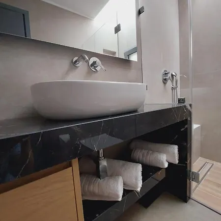 Nyaraló Aelia Kato Diminio